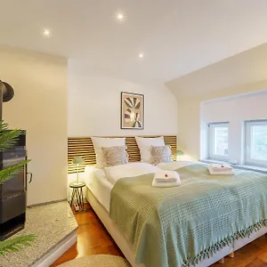 Maisonette Am Holstentor Mit Dachterrasse Und Heimkino Apartment